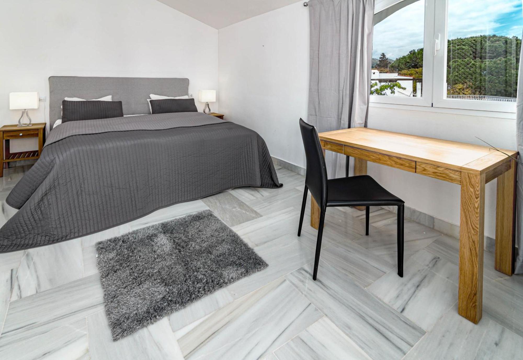 3 Townhouse With Private Garden In