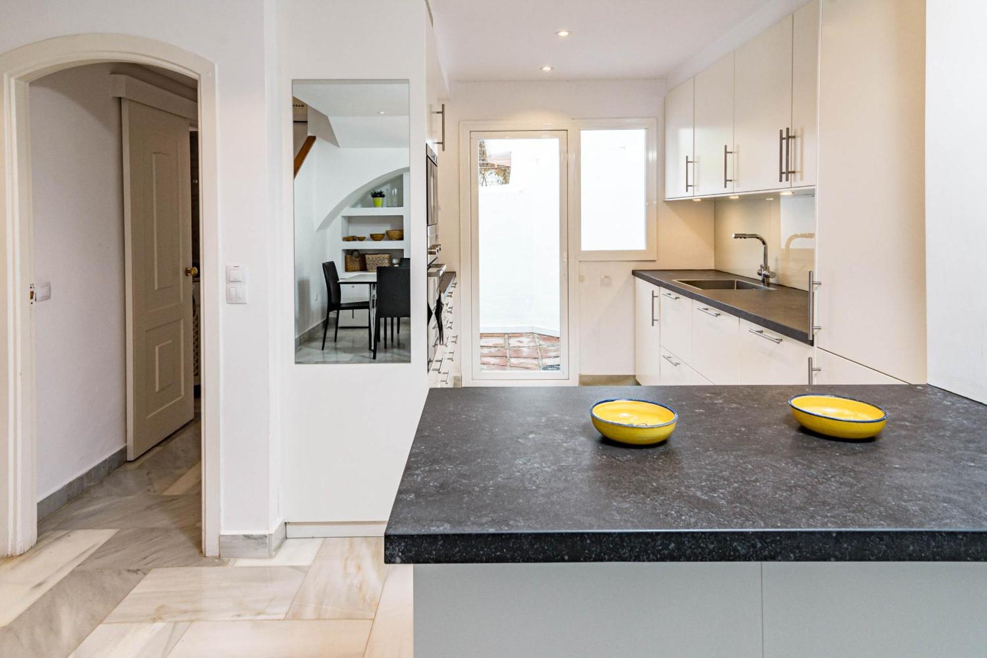 3 Townhouse With Private Garden In
