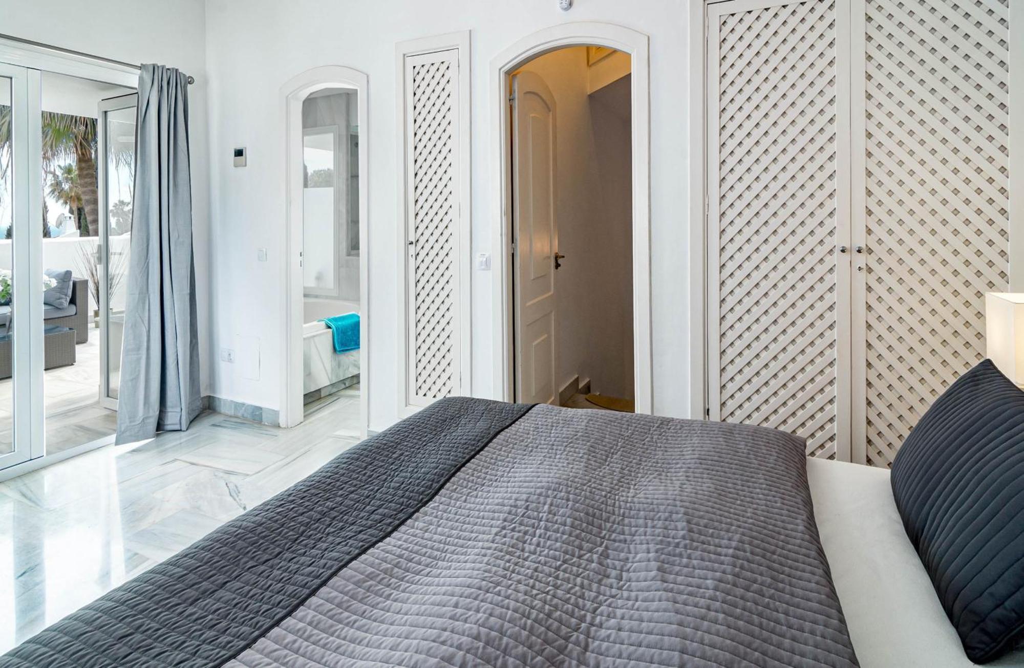 3 Townhouse With Private Garden In *