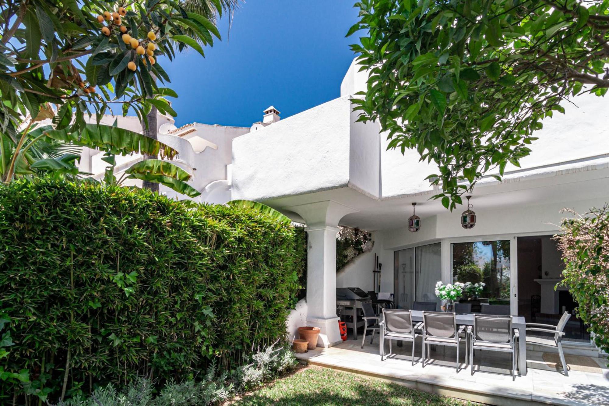 3 Townhouse With Private Garden In *